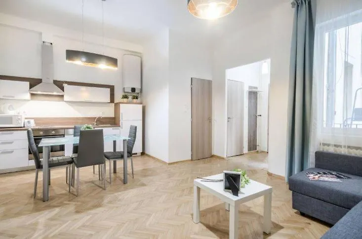 Dessy Downtown Apartment بودابست 0*,  المجر