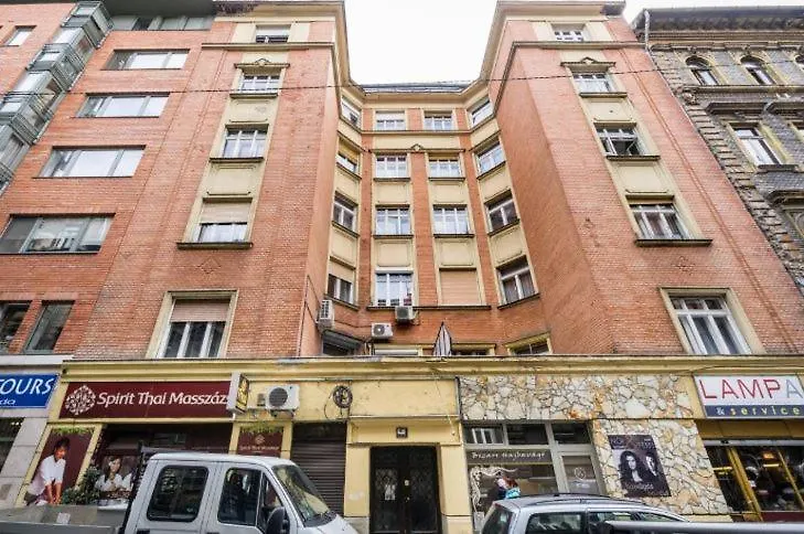 Dessy Downtown Apartment بودابست